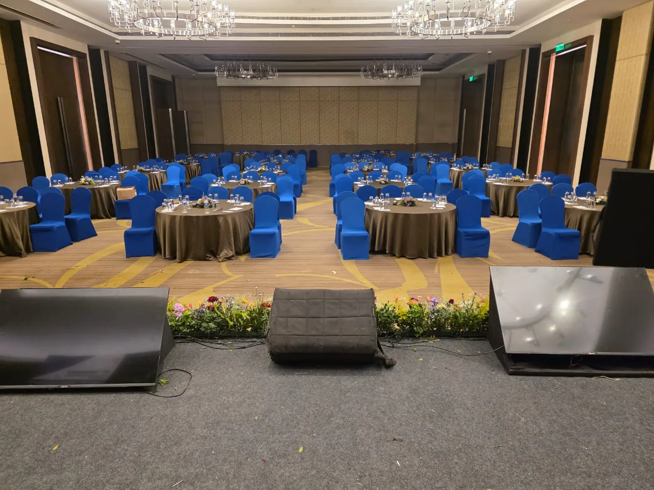 Corporate round table seating layout