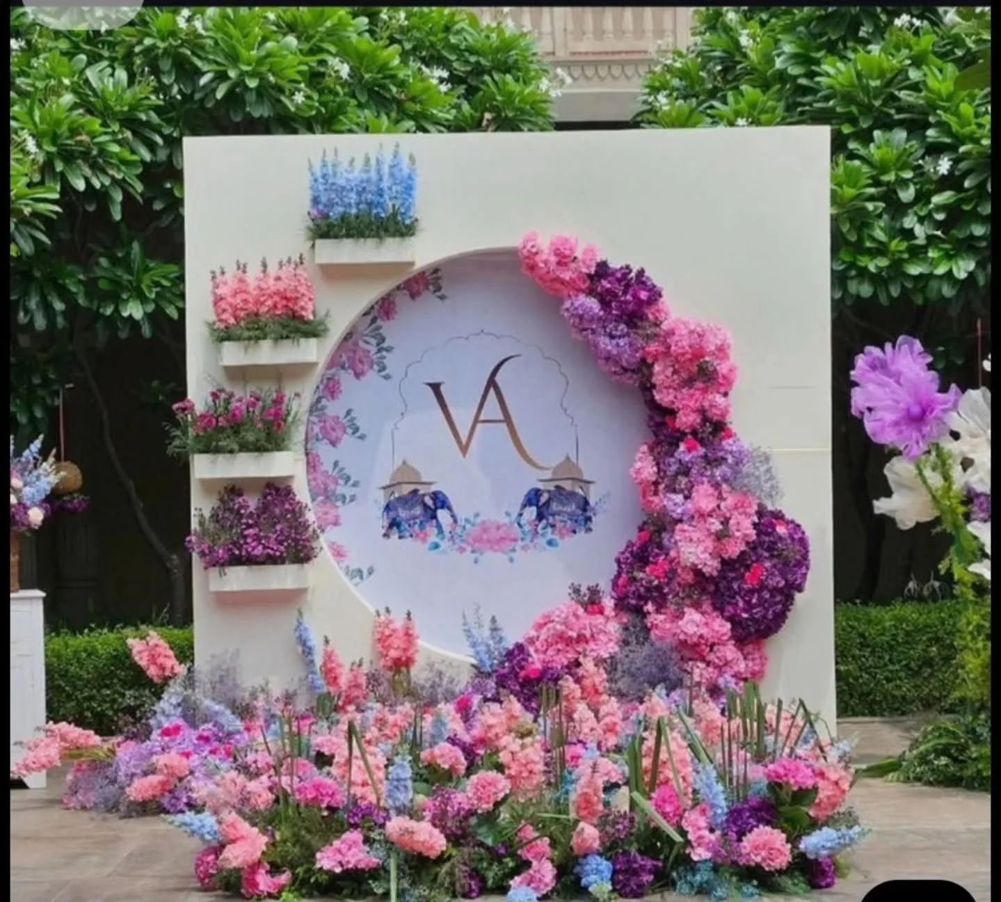 Welcome photo spot floral decor